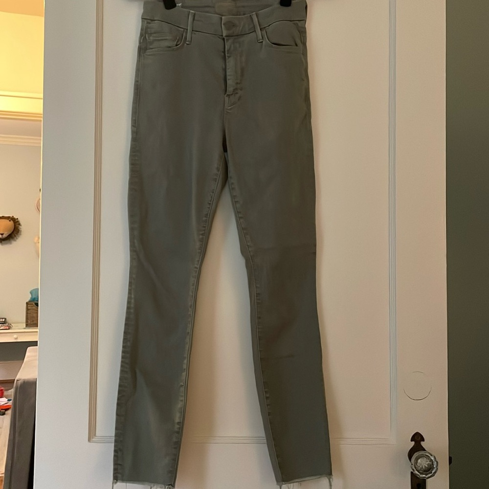 MOTHER green looker ankle fray, size 26